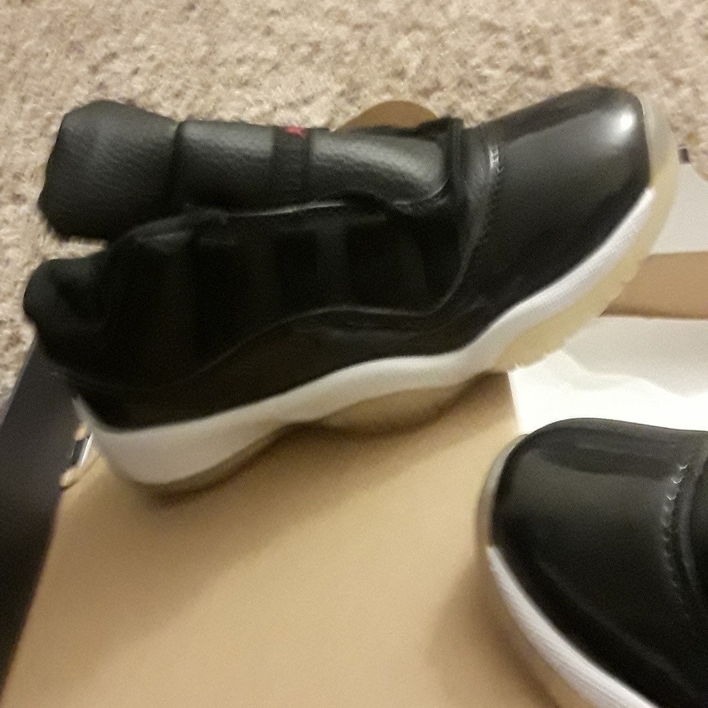 Nike Air Jordans Retro 11 black and white